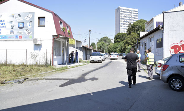 БРУТАЛНО УБИСТВО МЛАДИЋА НА ДУШАНОВЦУ: Хици испаљени са украденог скутера